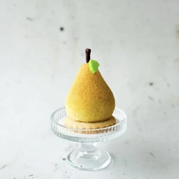 Gruszka z musem jogurtowym, compote gruszkowe i brownie - 1